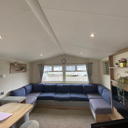 8 Bed Sun Decked Caravan Unlimited High Speed Wifi And Fun At Seawick Holiday Park クラクトン・オン・シー エクステリア 写真