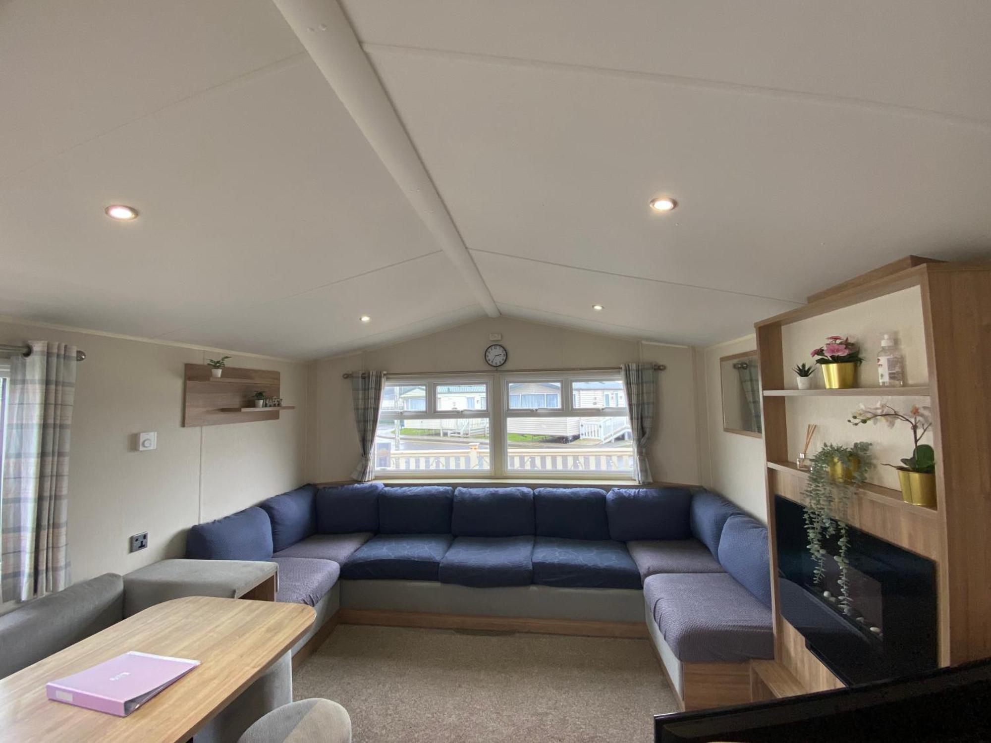 8 Bed Sun Decked Caravan Unlimited High Speed Wifi And Fun At Seawick Holiday Park クラクトン・オン・シー エクステリア 写真