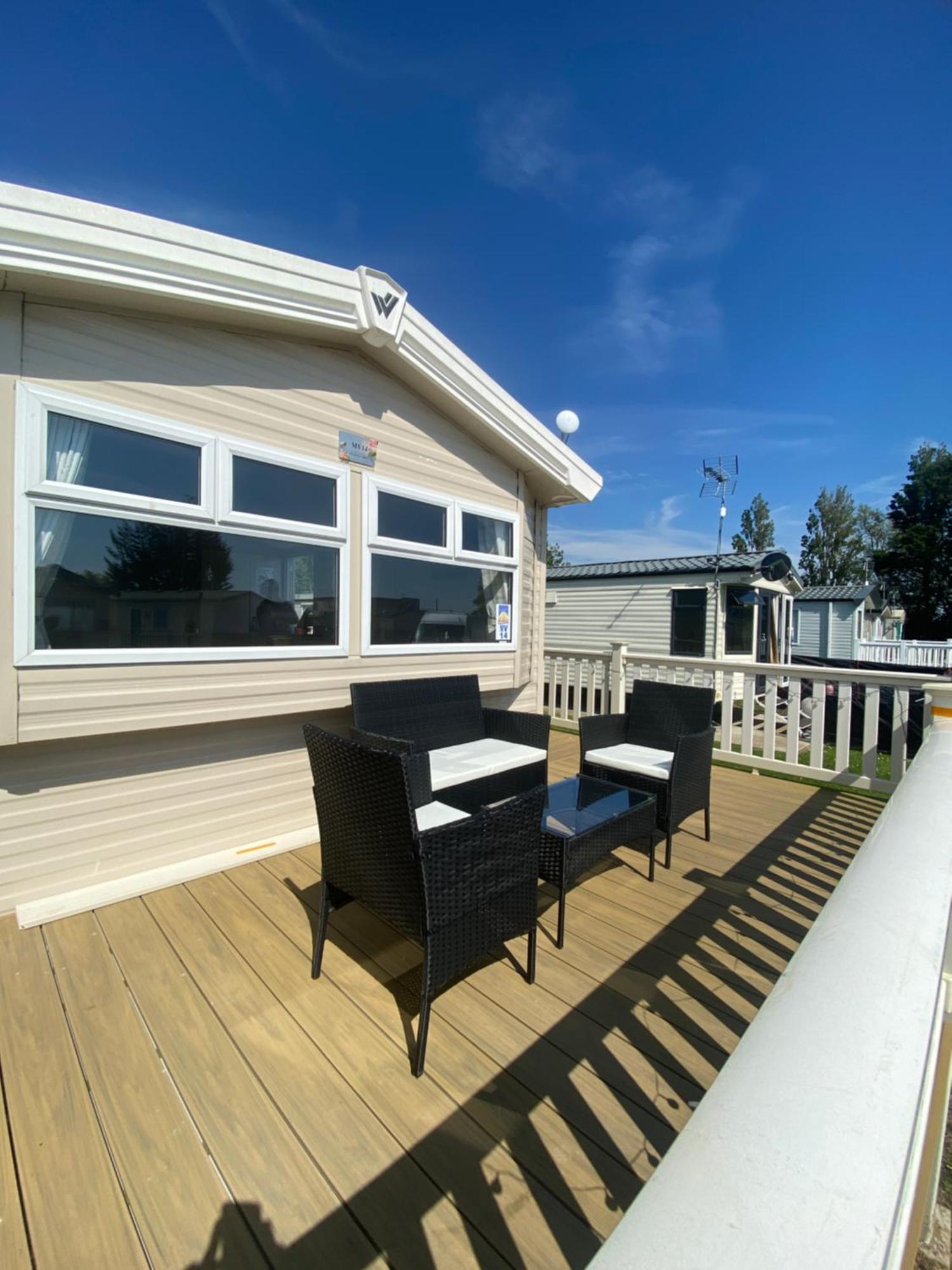8 Bed Sun Decked Caravan Unlimited High Speed Wifi And Fun At Seawick Holiday Park クラクトン・オン・シー エクステリア 写真